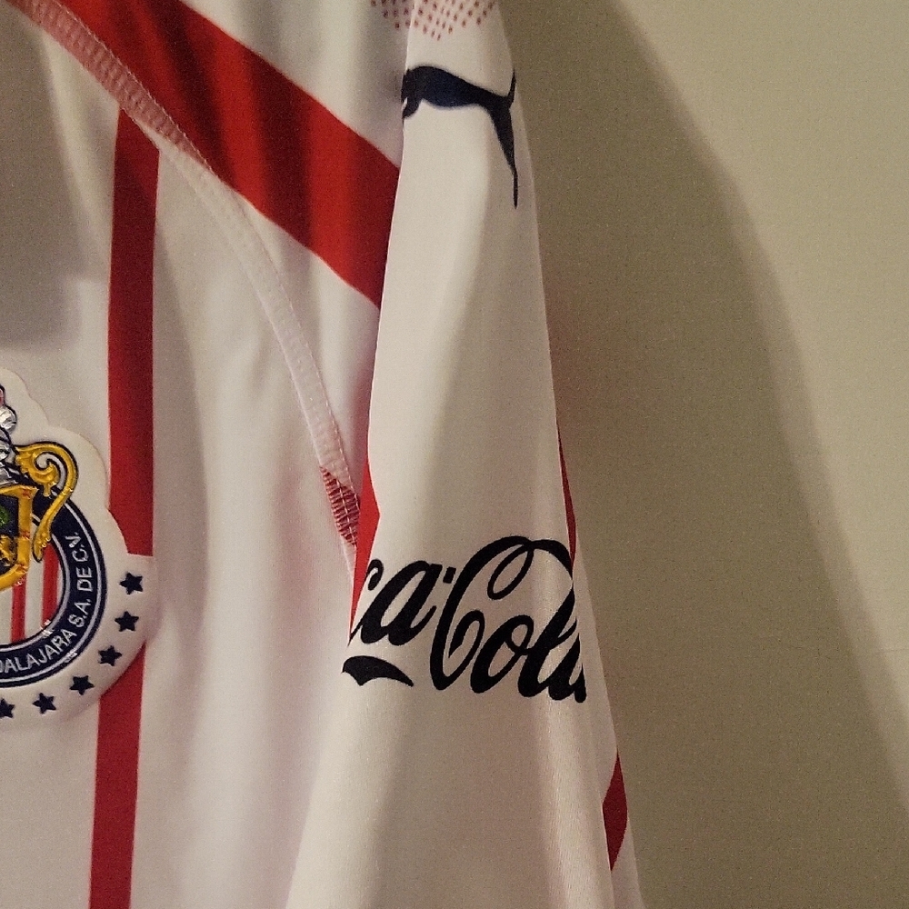 Puma White and Red Striped Club Deportivo Guadalajara Jersey - Picture 5 of 6